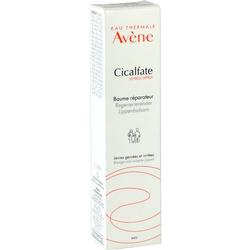 Weiße Schachtel mit Text: Avène Cicalfate Regenerierender Lippenbalsam.